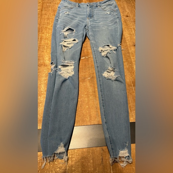 American Eagle Hi-Rise Distressed Jeggings - Picture 8 of 16